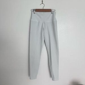 White High-Waisted Airbrush Alo Leggings in Women’s Small